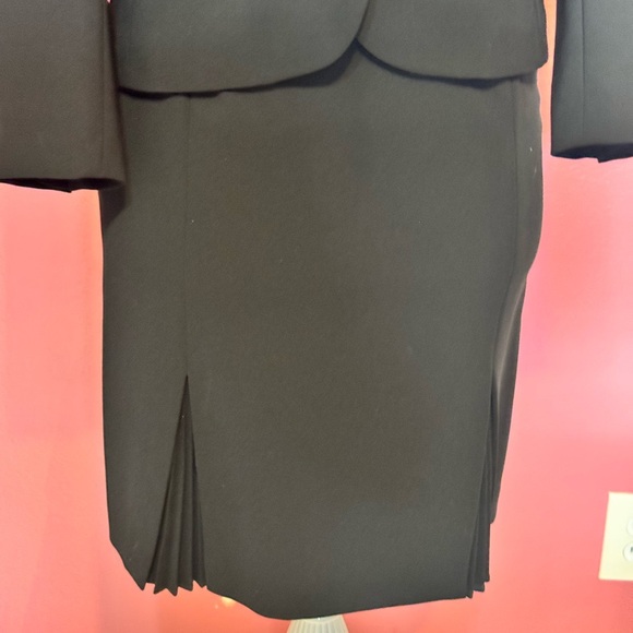 Ann Taylor Black Blazer with Notched Lapels and Fitted Silhouette - Picture 11 of 13